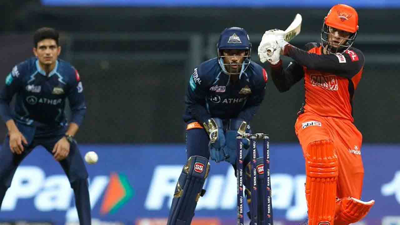 GT vs SRH | పది ఓవర్లకు సన్‌రైజర్స్ స్కోరు ఎంతంటే?