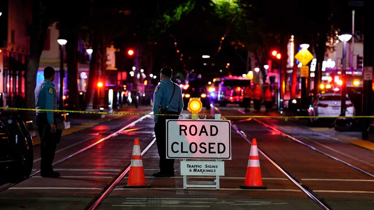అమెరికాలో పేలిన తూటా.. ఆరుగురు మృతి