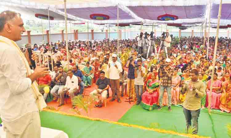 మండుటెండల్లోనూ మత్తళ్లు