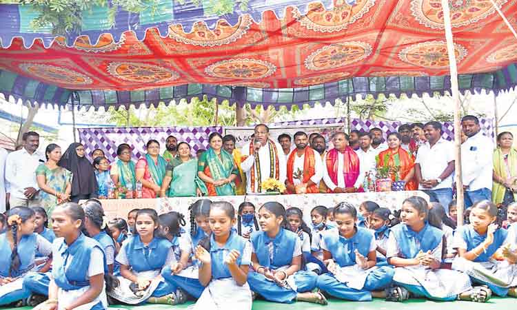 ప్రభుత్వ స్కూళ్లకు కొత్త రూపం