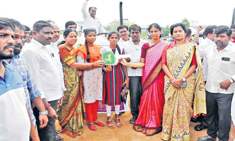 ‘దళిత కుటుంబాల్లో వెలుగులు