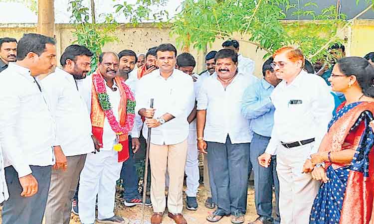 కార్పొరేట్‌కు దీటుగా సర్కారు బడులు
