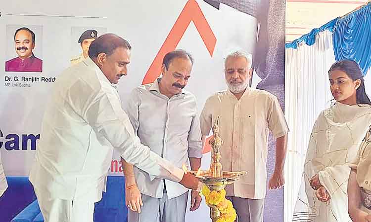 రక్తదానం చేసి ప్రాణదాతలవ్వాలి