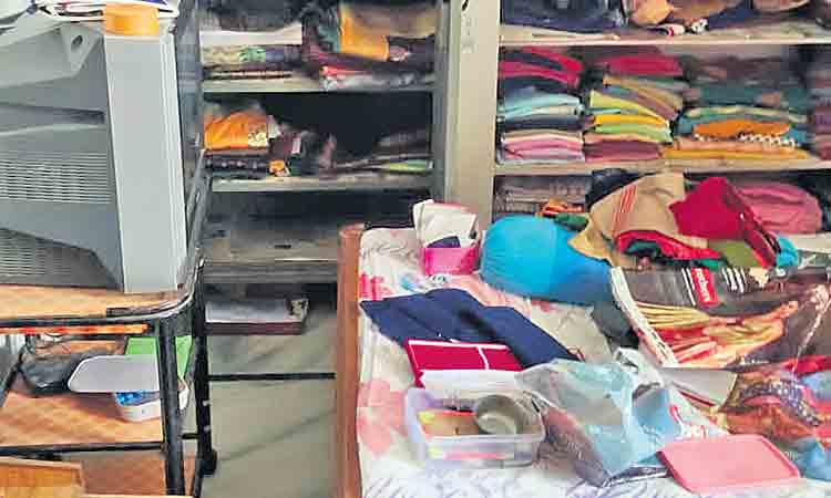 ఏఎస్ఐ ఇంట్లో భారీ చోరీ