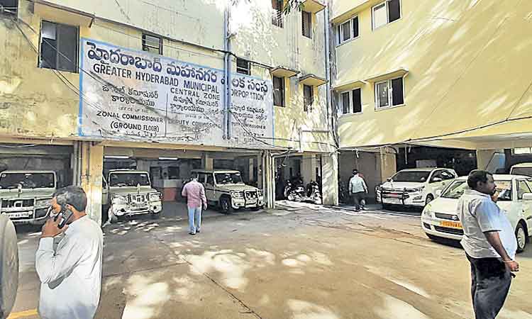 పన్ను చెల్లించి అభివృద్ధికి పాటుపడండి