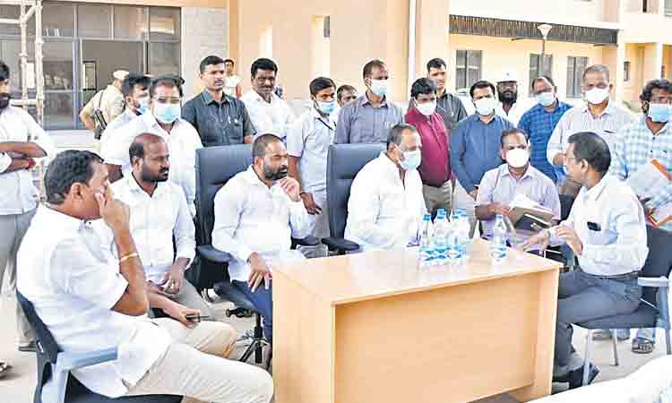 గులాబీ దళ బలోపేతానికి కృషి