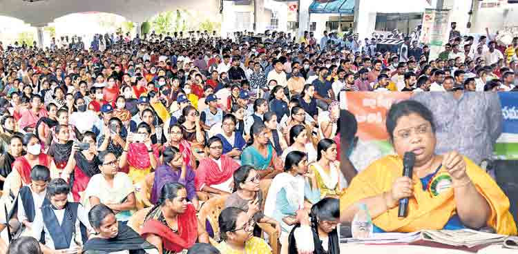 కష్టపడితే కొలువు సులువే