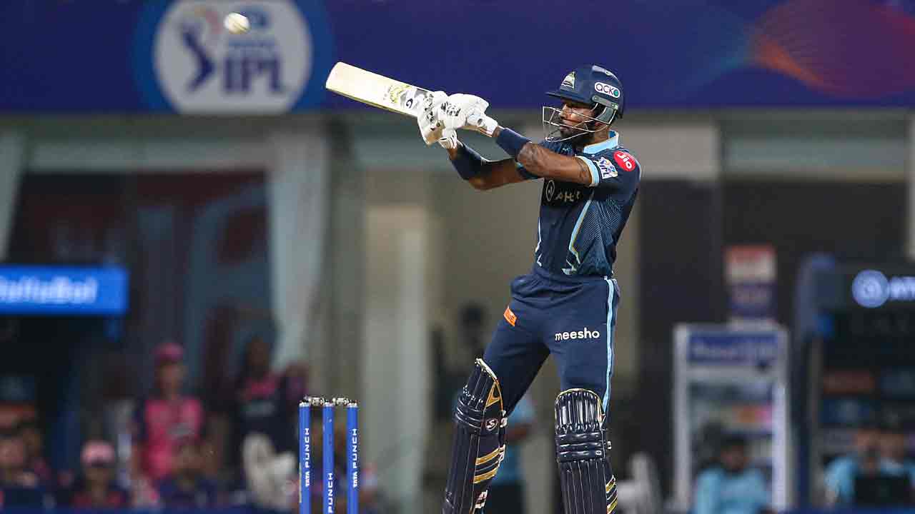 చెల‌రేగిన హార్దిక్ పాండ్యా.. రాజ‌స్థాన్ ముందు భారీ ల‌క్ష్యం