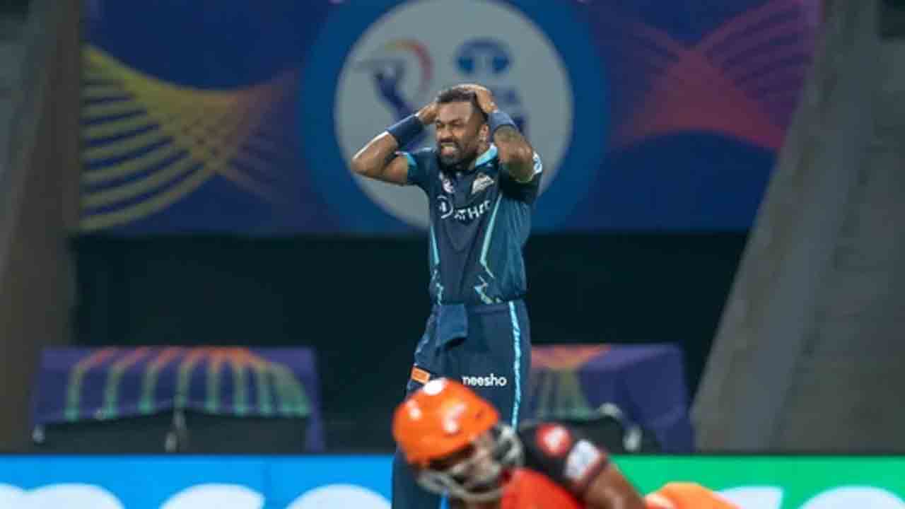 Hardik Pandya | షమీని తిట్టాడని పాండ్యాపై నెటిజన్ల ఫైర్.. అసలేం జరిగిందంటే?