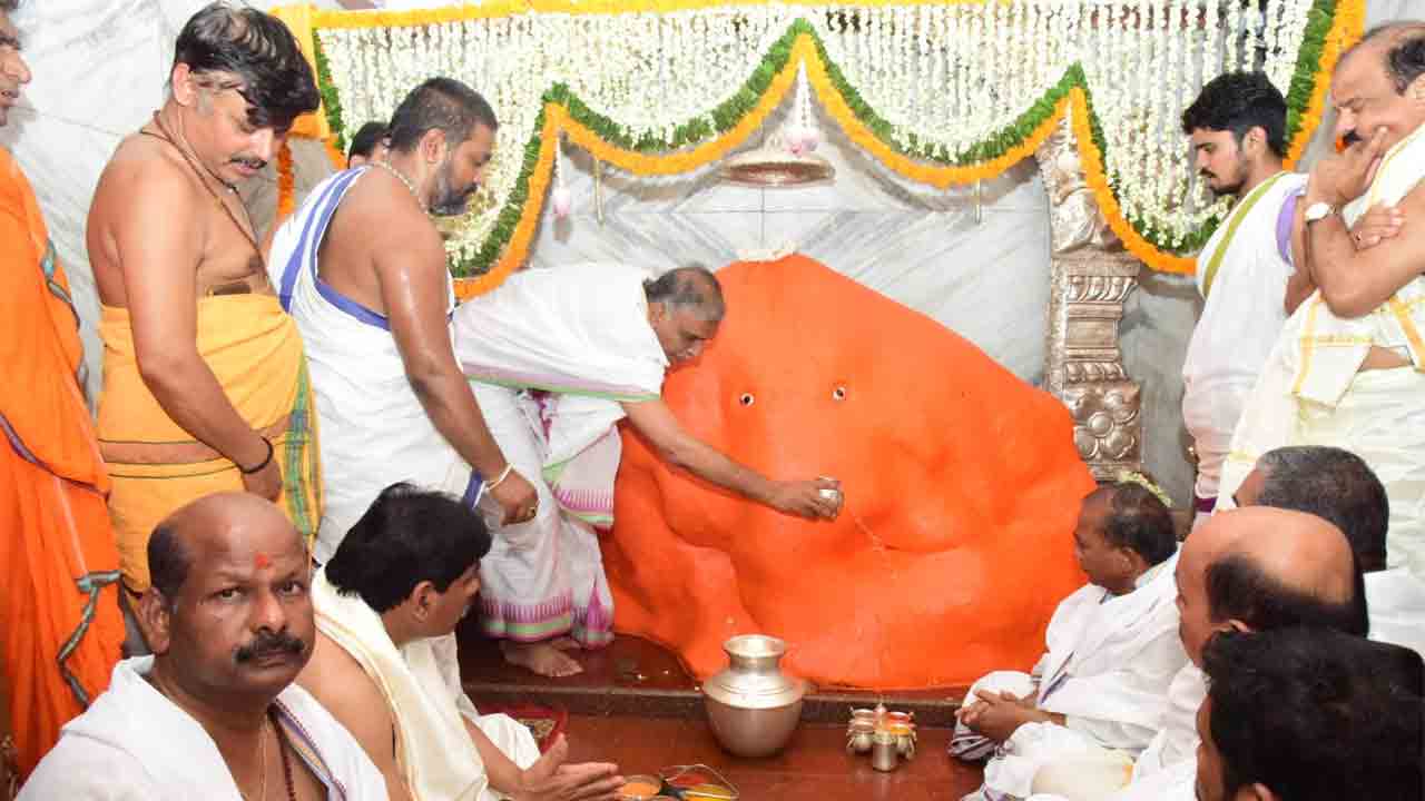 రేజింతల్‌ సిద్ధి వినాయకుడిని దర్శించుకున్న మంత్రి హరీశ్‌రావు