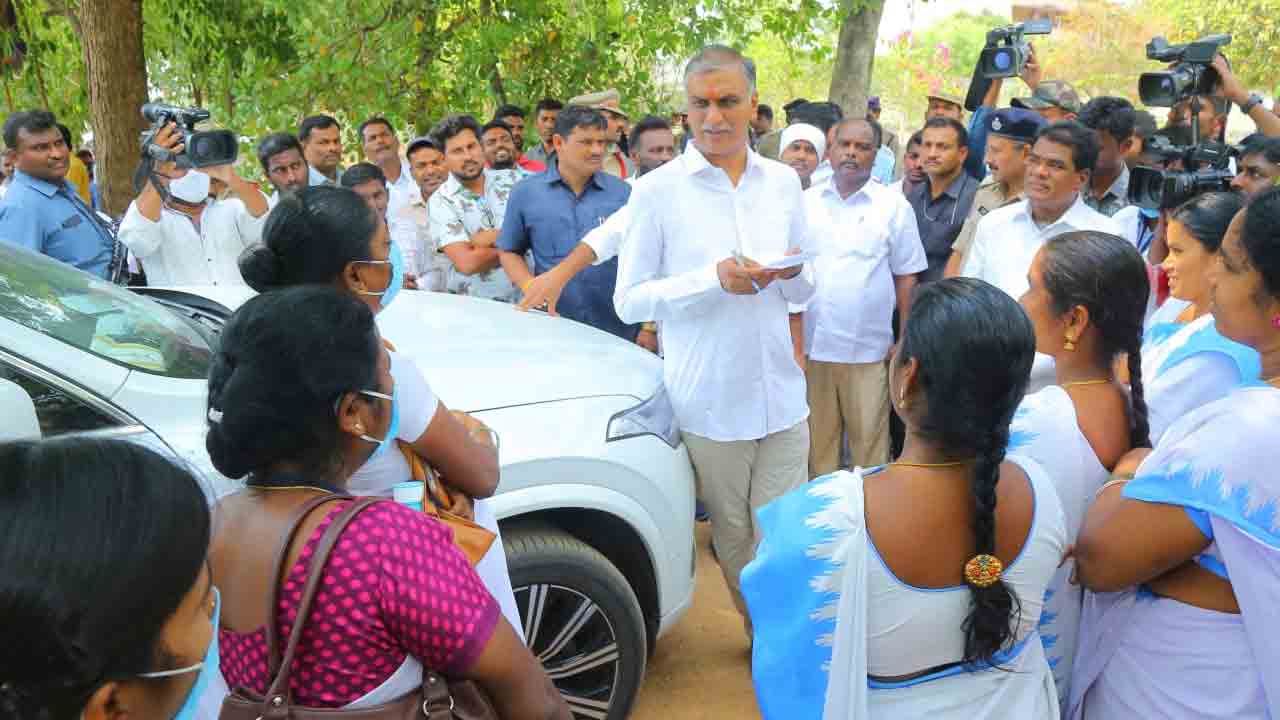 మ‌న‌మంతా జీత‌గాళ్లం.. సేవ చేయాల్సిందే : మంత్రి హ‌రీశ్‌రావు