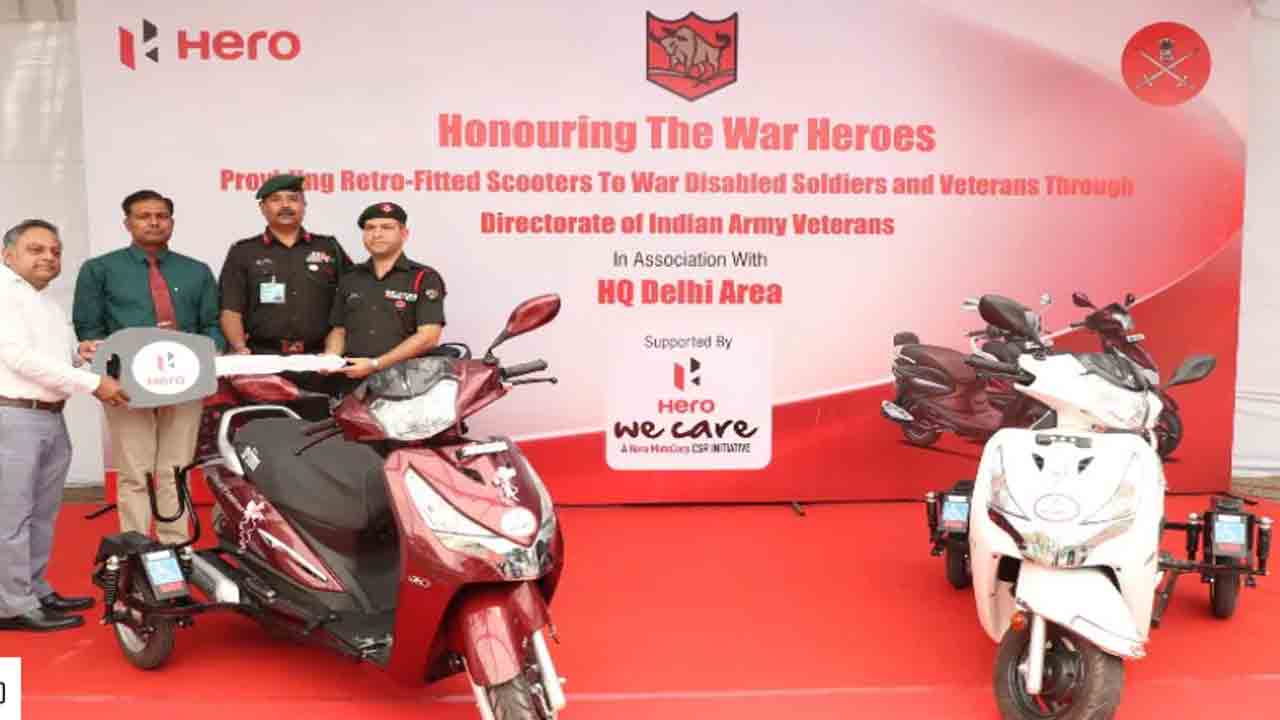 దివ్యాంగులైన ఆర్మీ మాజీ సైనికులకు… డెస్టినీ స్కూటర్లు అందజేసిన ‘హీరో’