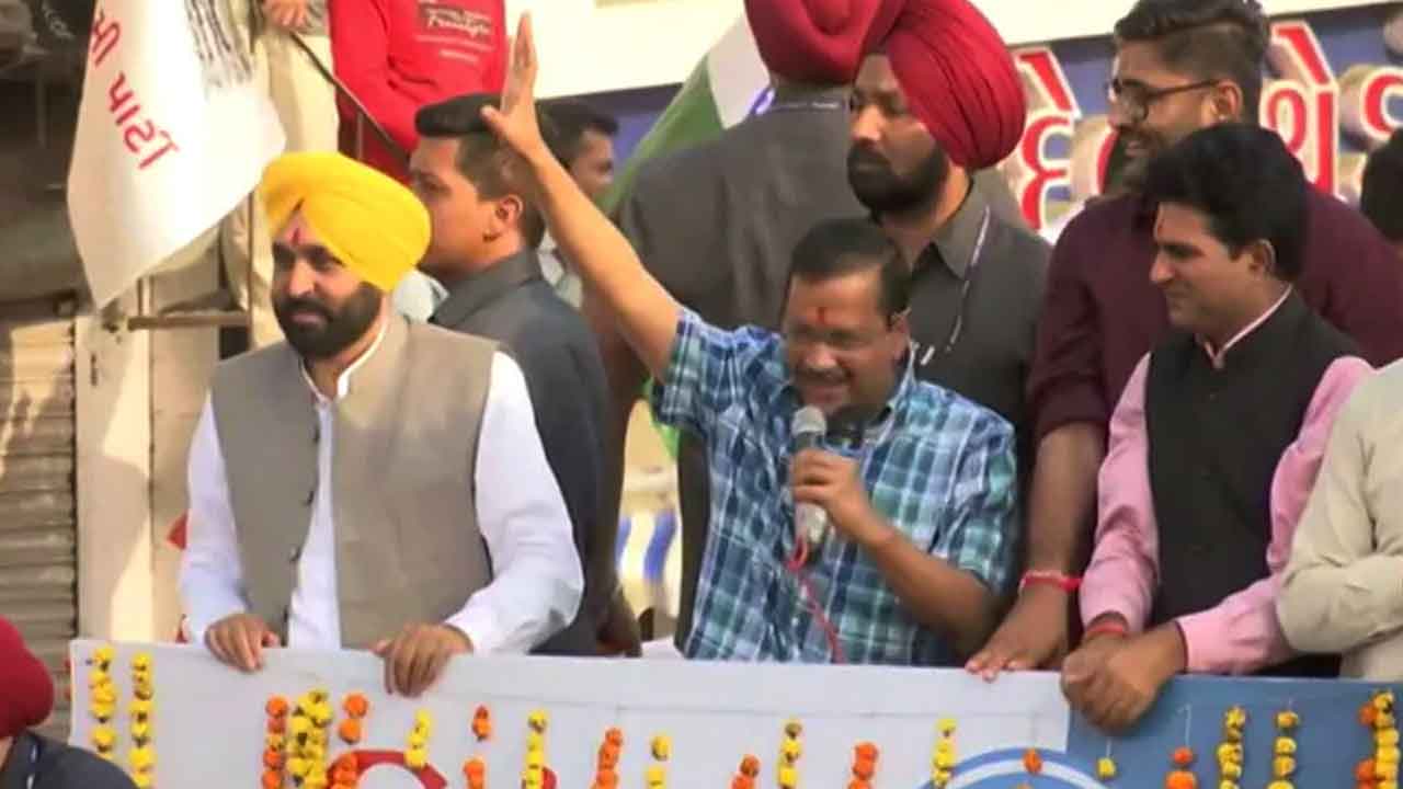 Kejriwal in Gujarat | బీజేపీ అహంకారి.. మాకో చాన్స్ ఇవ్వండి.. గుజ‌రాతీల‌తో కేజ్రీ