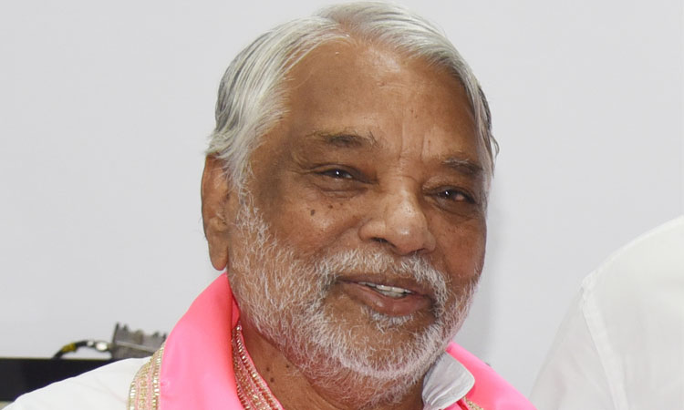 నాయకుడికి అనుభవం, జ్ఞానం ముఖ్యం