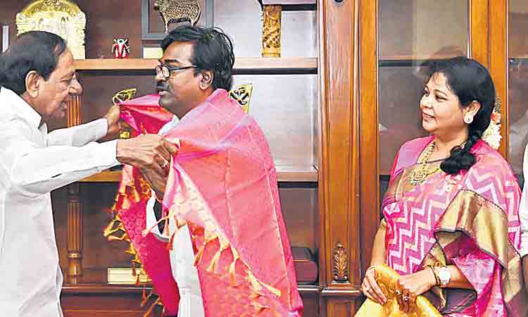 పువ్వాడకు సీఎం కేసీఆర్‌ ఆశీర్వాదం