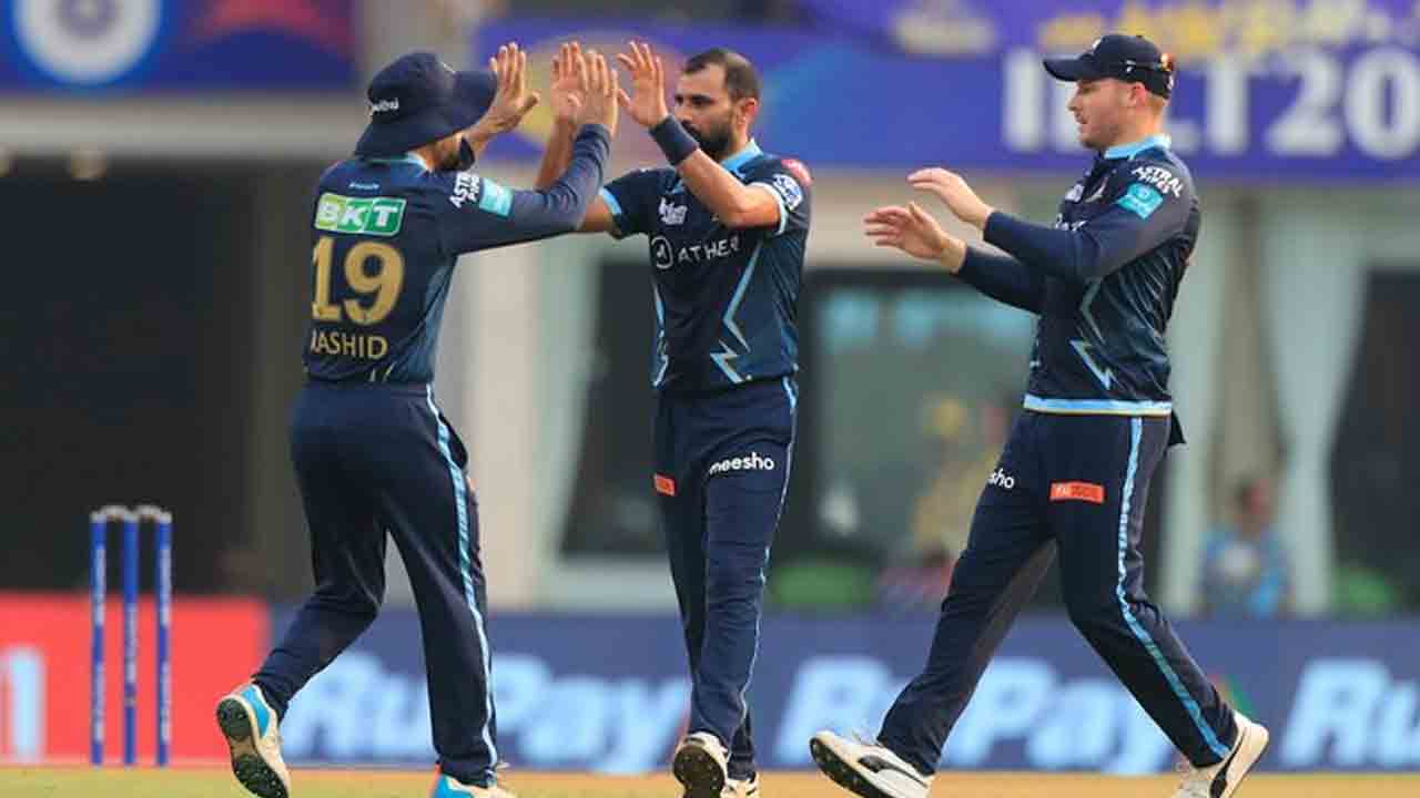 KKR vs GT | కోల్‌కతాకు షాకిచ్చిన షమీ.. ఓపెనర్లు ఇద్దరినీ అవుట్ చేసిన షమీ..