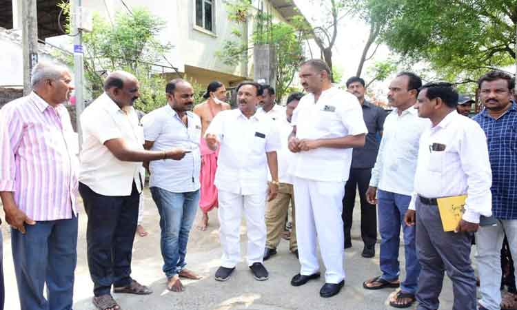 సమస్యల పరిష్కారానికి కృషి