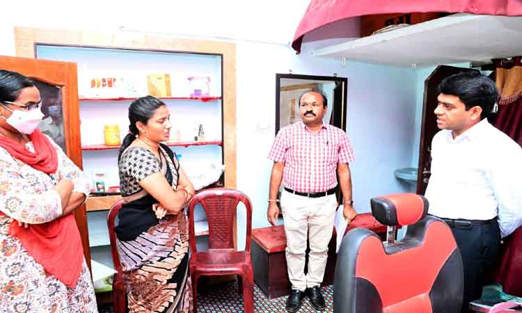 దళితబంధు యూనిట్లను గ్రౌండింగ్‌ చేయాలి