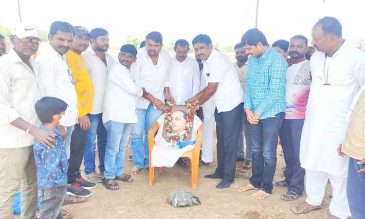 క్రీడా స్ఫూర్తిని ప్రదర్శించాలి