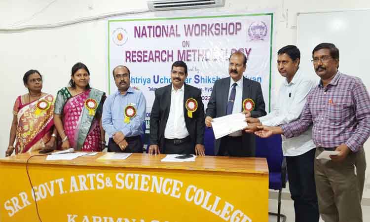 పరిశోధనాంశాలు పెంచాలి