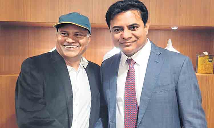 పెట్టుబడుల సాధకుడు కేటీఆర్