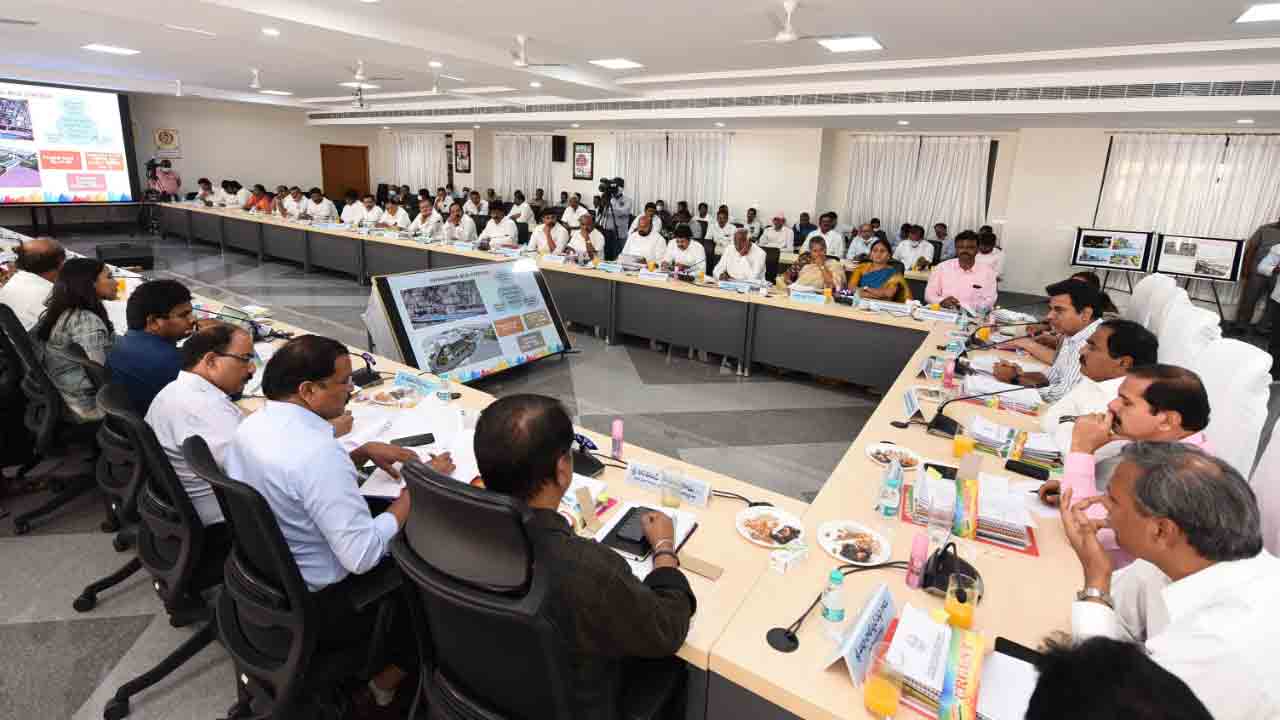 త్వ‌ర‌లోనే మున్సిప‌ల్ శాఖ‌లో 3,172 ఉద్యోగాల భ‌ర్తీ : మంత్రి కేటీఆర్