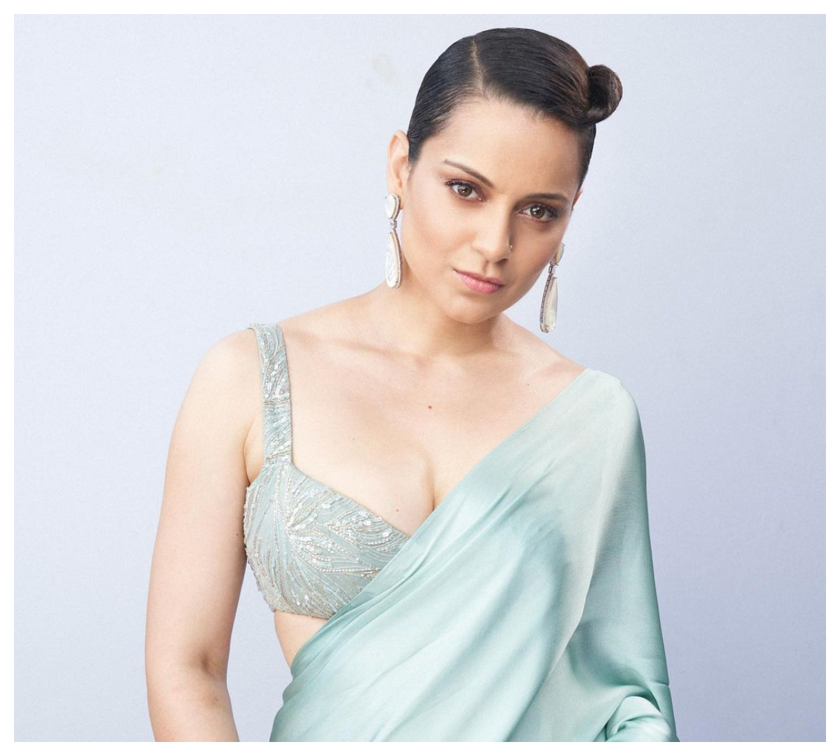 Kangana Ranaut | చీర‌క‌ట్టులో వయ్యారాలు ఒల‌క‌బోసిన‌ కంగనా రనౌత్..