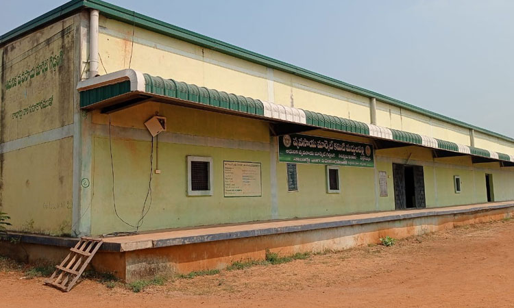 గోదాము వచ్చింది చింత తీర్చింది!