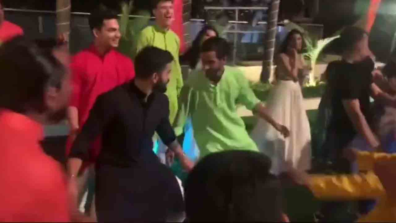 Kohli Oo Antava dance | అల్లు అర్జున్‌ను దించేసిన కోహ్లీ..ఊ అంటావా డ్యాన్స్