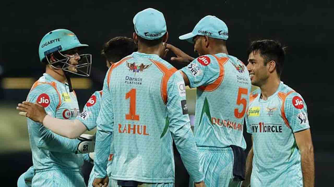 LSG vs MI | రెండు వికెట్లు కోల్పోయిన ముంబై.. ఇషాన్, బ్రెవిస్ అవుట్