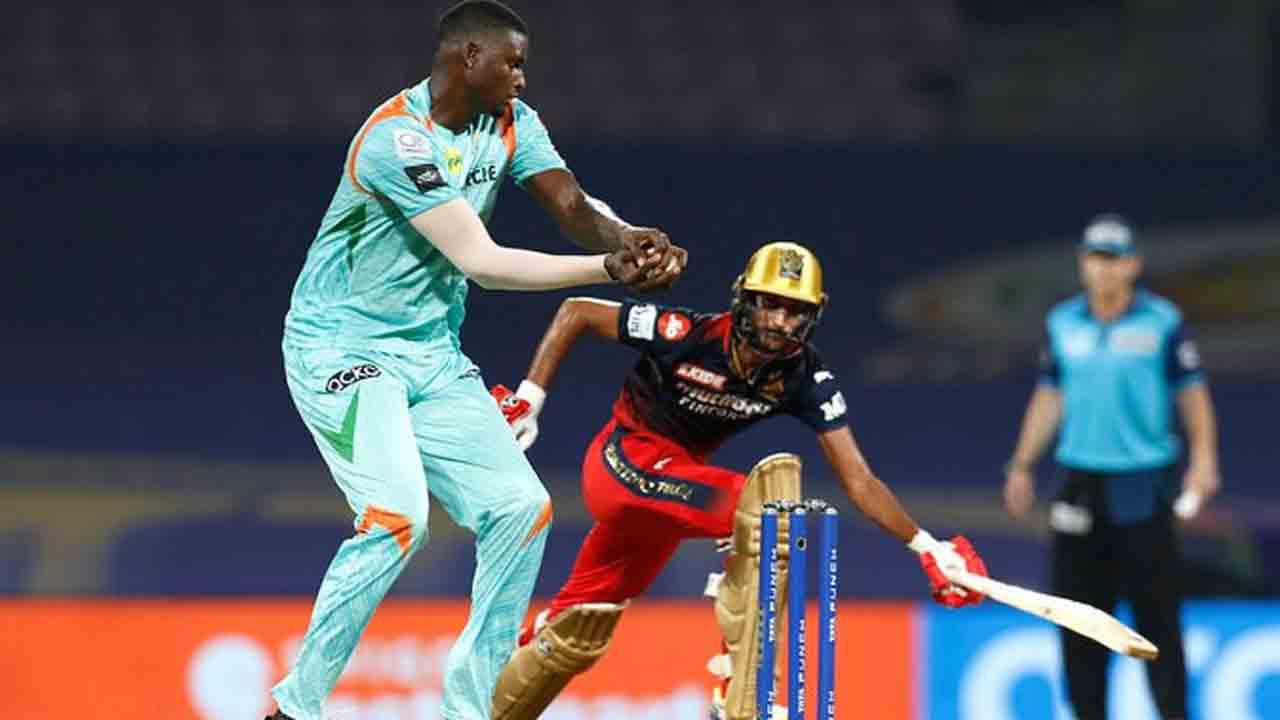 LSG vs RCB | ఐదో వికెట్ కోల్పోయిన బెంగళూరు.. షాబాజ్ అమ్మద్ రనౌట్
