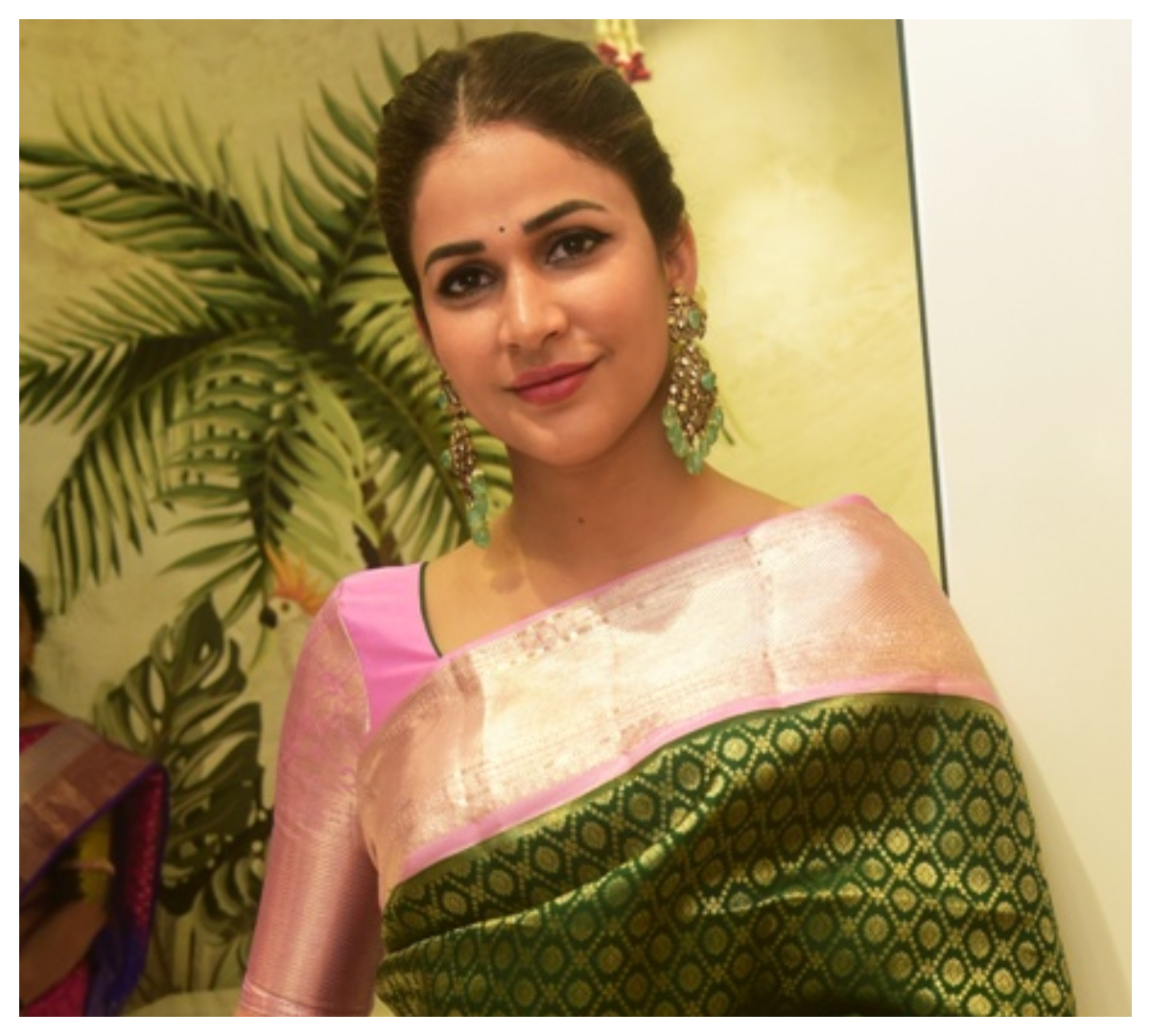 Lavanya Tripathi | గ్రీన్ క‌ల‌ర్ కంచి పట్టు చీరలో సొట్టబుగ్గల సుందరి..