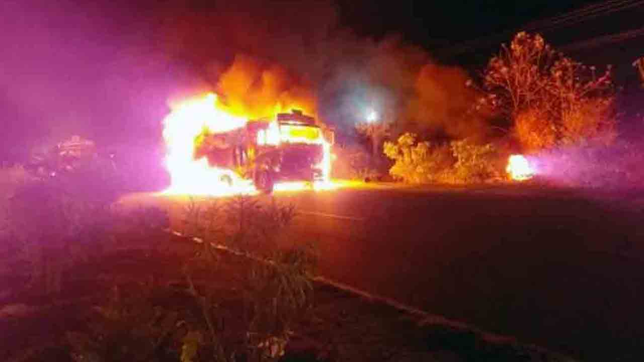 దామరచర్లలో దగ్ధమైన లారీ.. భారీగా నిలిచిన వాహనాలు