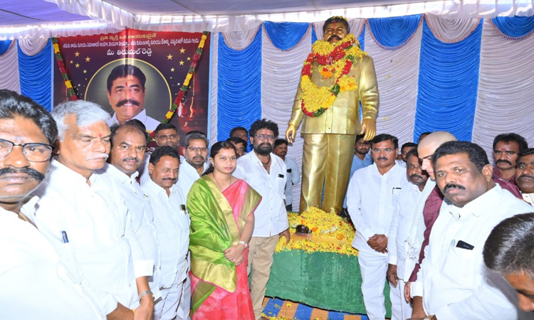 తిరుమల్‌రెడ్డి కుటుంబానికి టీఆర్‌ఎస్‌ అండ