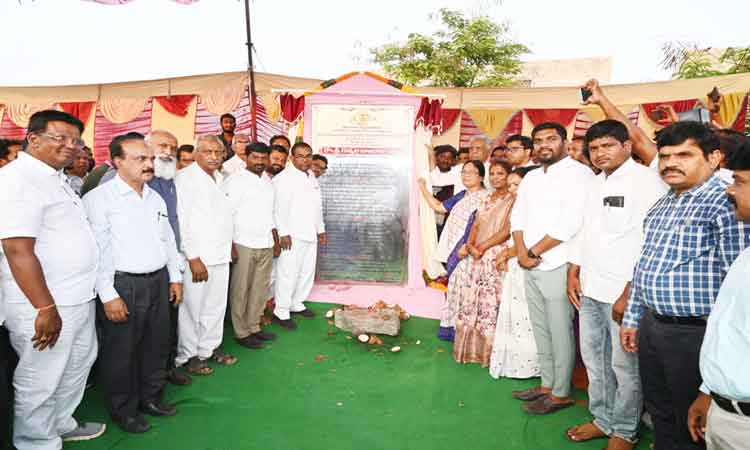 పుల్జాల-చంద్రసాగర్‌ కాల్వను ఏడాదిలోగా పూర్తి చేస్తాం