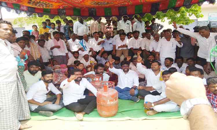 బండికి నిరసన సెగ