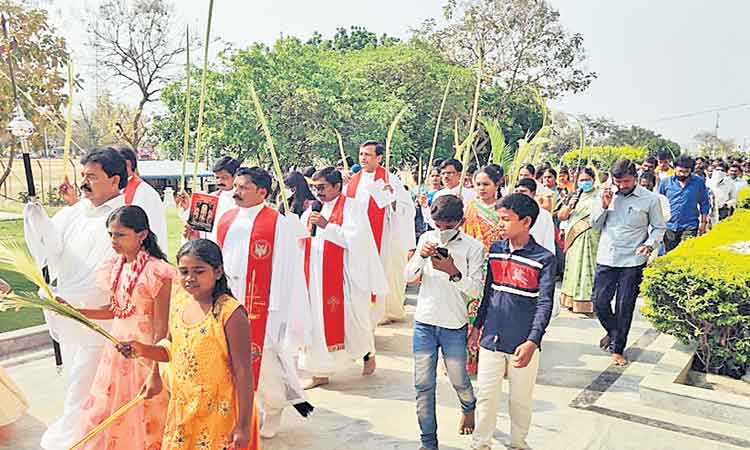 ఘనంగా మట్టల ఆదివారం