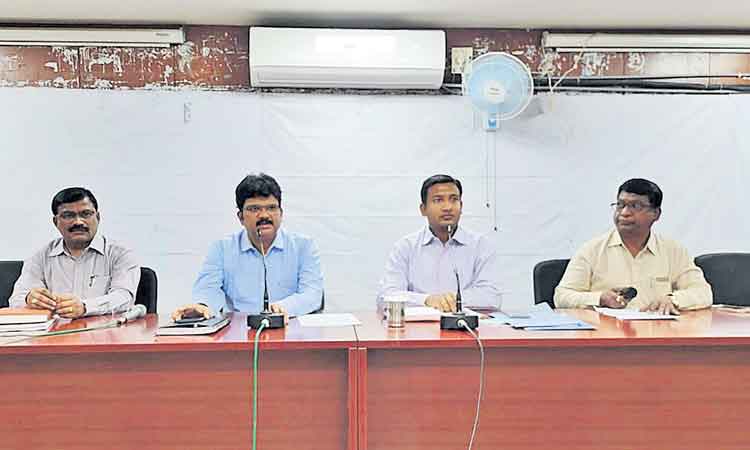 దళిత బంధు యూనిట్ల..గ్రౌండింగ్‌ పూర్తి చేయాలి