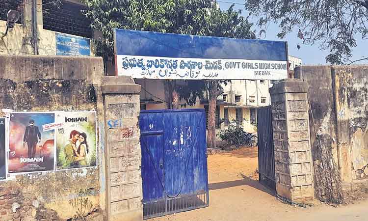 పాఠశాల యాజమాన్య కమిటీల గడువు పొడిగింపు