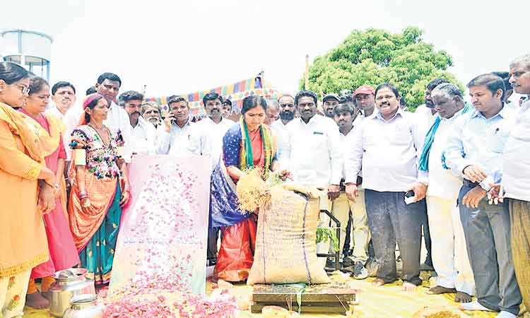 రైతు సంక్షేమానికి పెద్దపీట