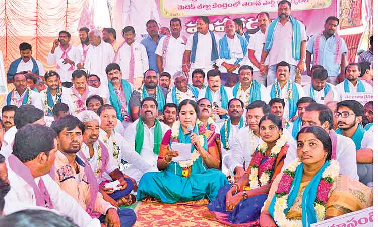 కేంద్ర వైఖరిని ఎండగడతాం