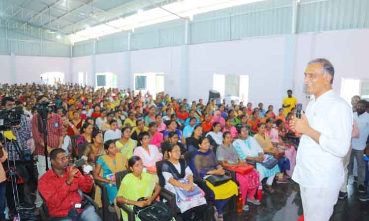 కష్టంగా కాదు.. ఇష్టంగా చదవండి