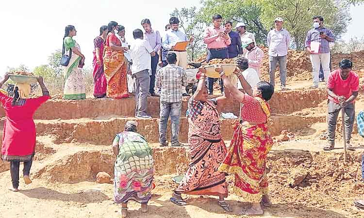 కూలీకి సర్కారు భరోసా!