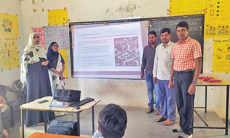 విద్యార్థులకు ఇంగ్లిష్‌ నేర్పించాలి