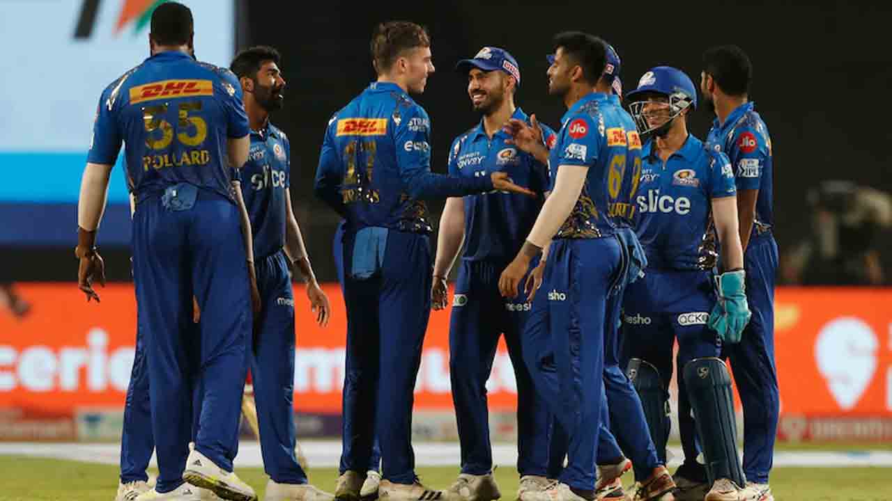 MI vs PKBS | చెన్నైలా ఆడితేనే విజయం.. ముంబైపై మాజీ దిగ్గజం కామెంట్స్