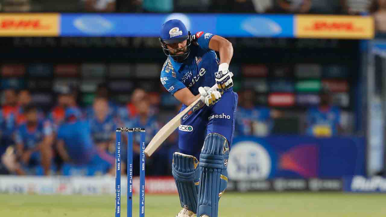 MI vs RCB | తొలి వికెట్ కోల్పోయిన ముంబై.. పవర్‌ప్లే ముగిసేసరికి స్కోరు ఎంతంటే?