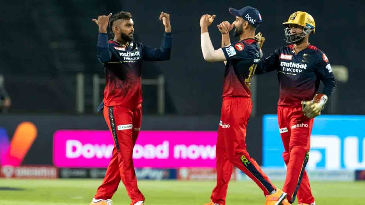 MI vs RCB | ఐదు వికెట్లు కోల్పోయిన ముంబై.. సూర్యకుమార్‌పైనే ఆశలన్నీ!