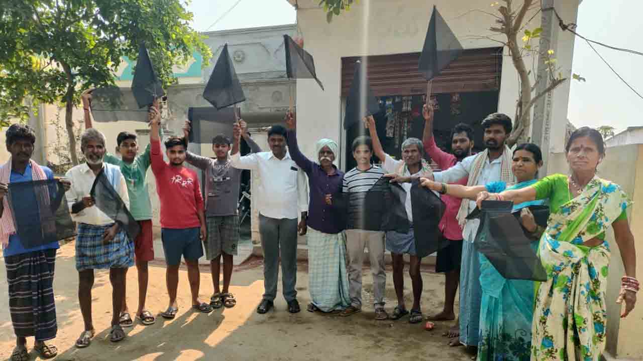 నల్లగొండ అంతటా ఎగసిన నల్లజెండాల నిరసన