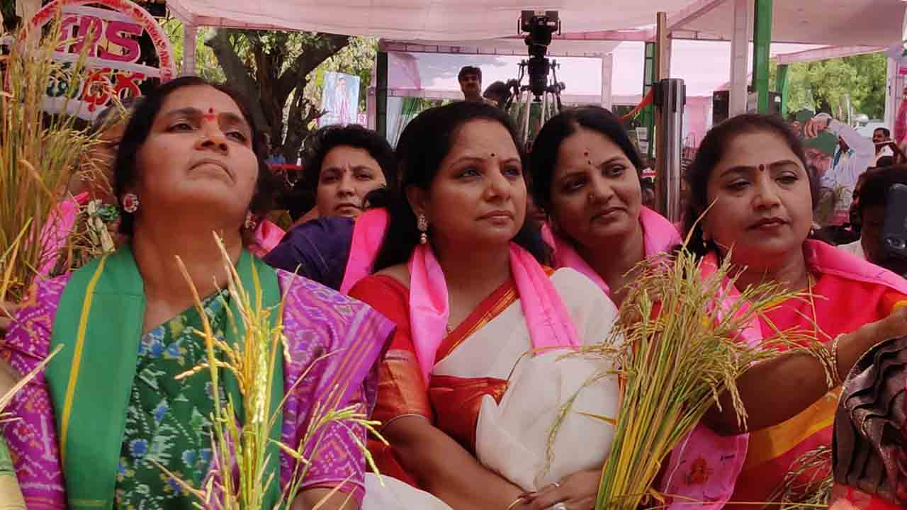 రైతులకు సరైన ధర లభించడం లేదు: ఎమ్మెల్సీ కవిత