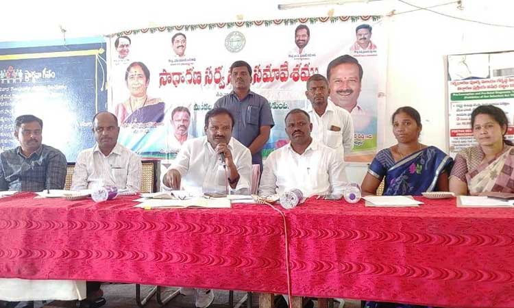 అభివృద్ధి పనుల్లో వేగం పెంచాలి